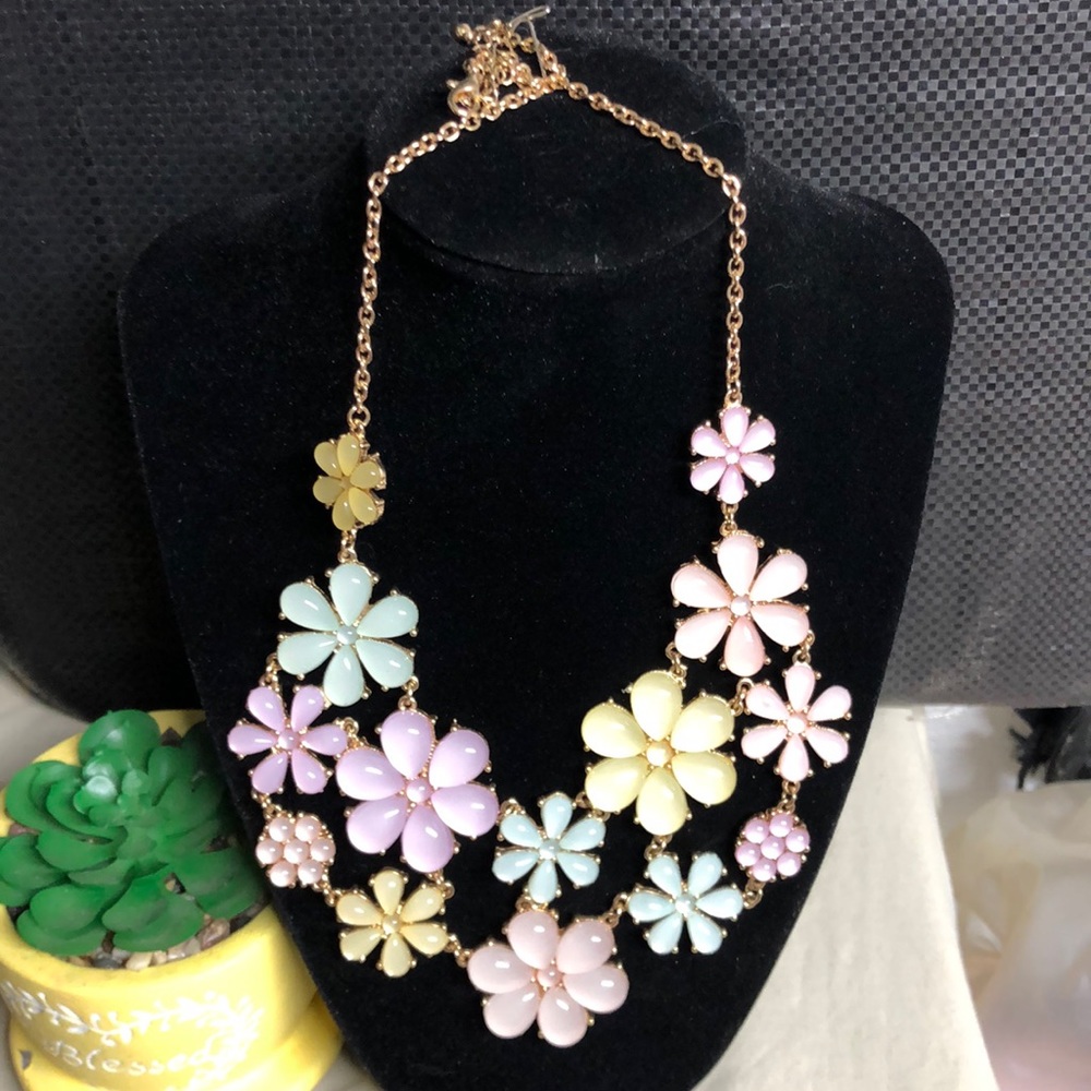 Beautiful pastel colored bib necklace 3 inch chain
